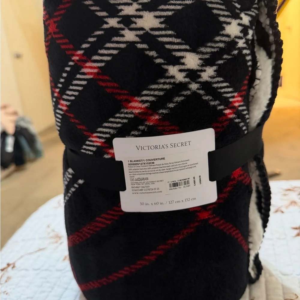 Victoria's Secret Black and Red Plaid Throw - Picture 2 of 2